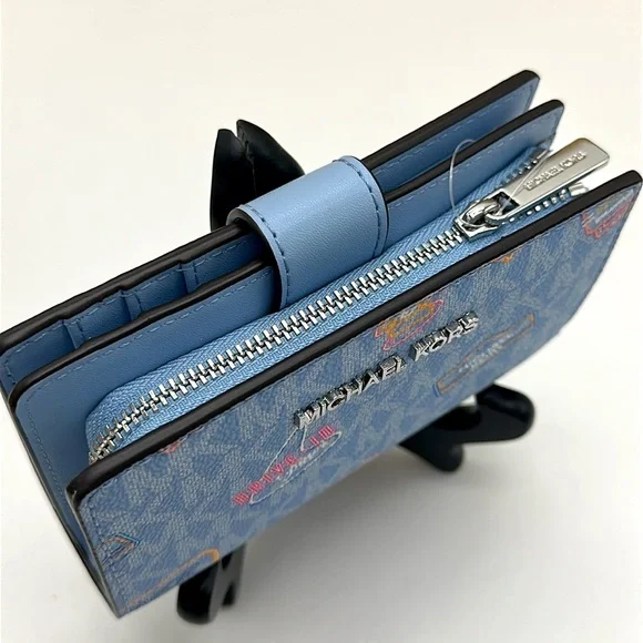 Michael Kors Jet Set Travel Medium Printed Signature Logo Bi-Fold Wallet
LT SKY - Picture 3 of 15